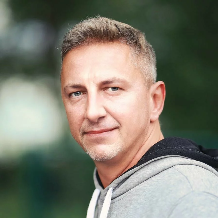 Porträt von Wolfgang Behm, StD, Beratungslehrkraft der Städtischen Berufsschule für MFA, PKA, TFA. Er ist Ansprechpartner für Schullaufbahnberatung, schulische Probleme und Konfliktlösung im Sozialforum.